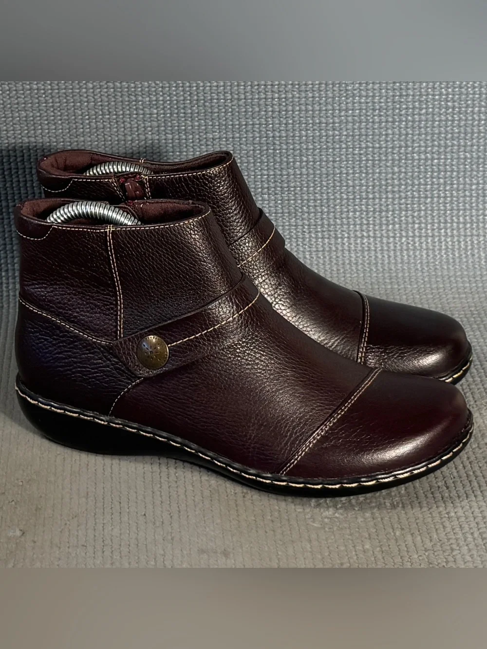 Clarks Ashland‎ Pine Burgundy Leather Ankle Boots Women’s Size 7